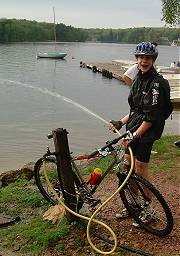 Alex au lavage des vélos